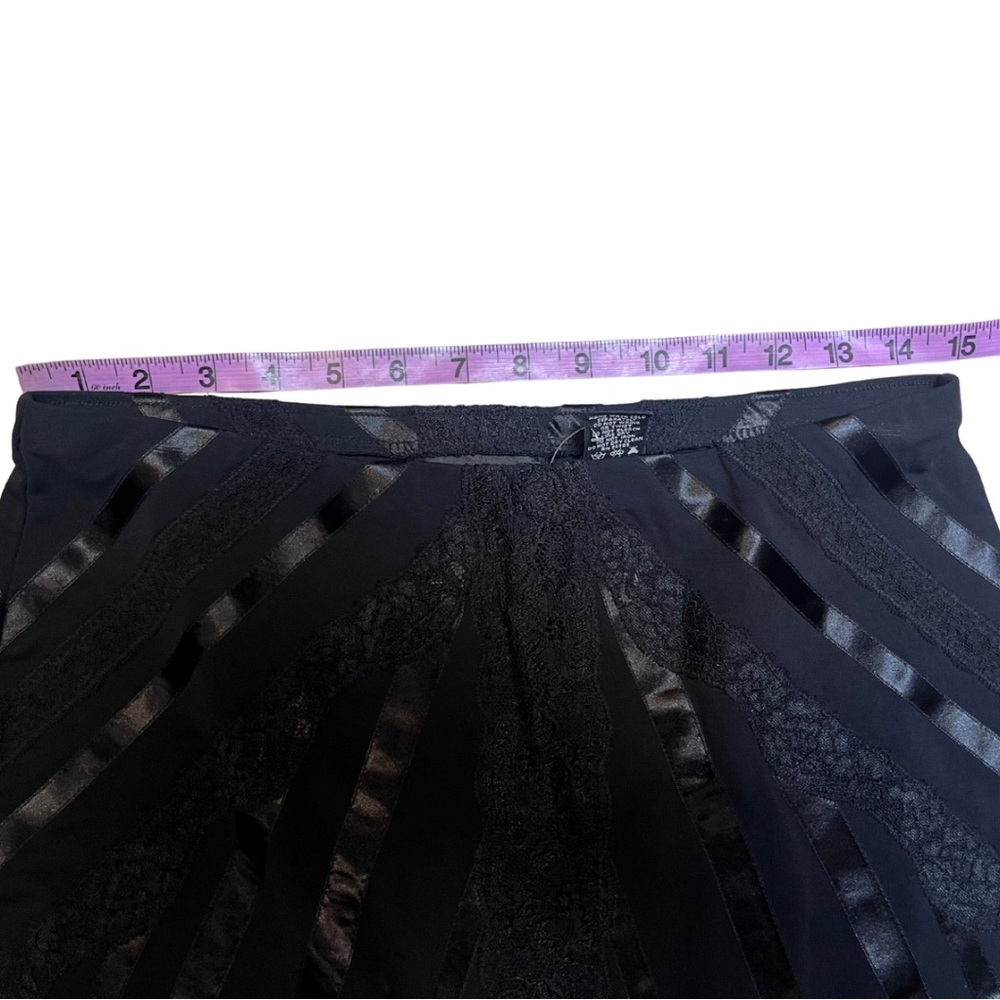 New Vintage Y2K Express Mermaid Skirt 🖤
Size: Medium - Picture 8 of 11